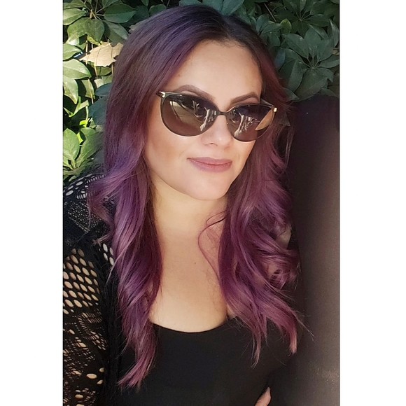 Meet your Posher, Cynthia - Picture 1 of 1